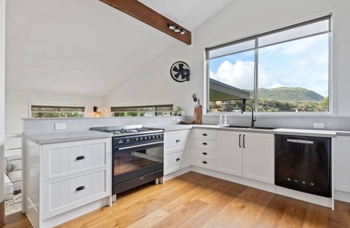 Stanwell Park House | Blissful Beachside Stay / Stanwell Park