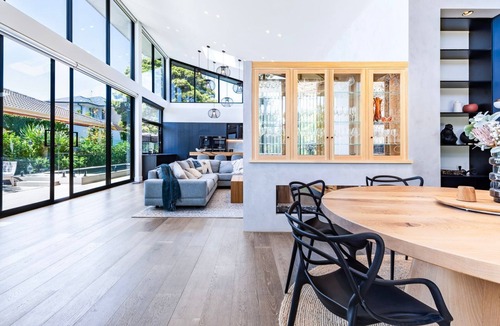 Hampton House | 'Block' out some time at this Luxury Villa