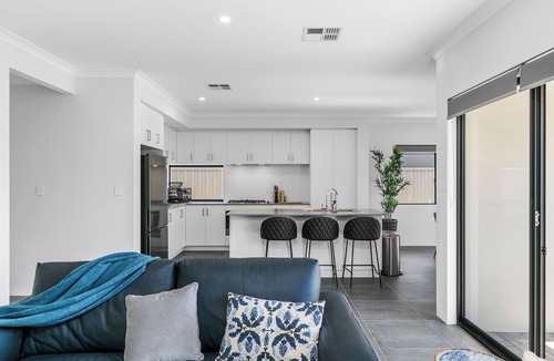 Dianella House | Bloom Brick A Sepal Stay
