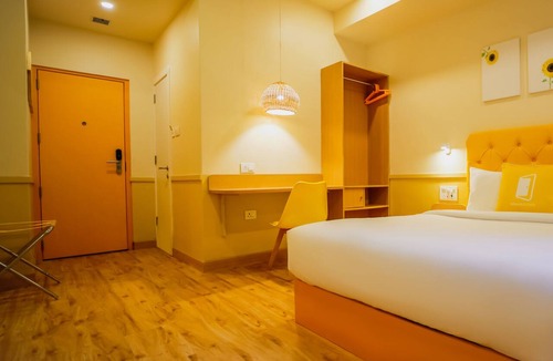 Worli Hotel | Bloom Hotel - Worli