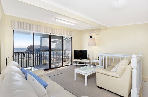 Middleton House | Blossom's Paradise Middleton Pet Friendly