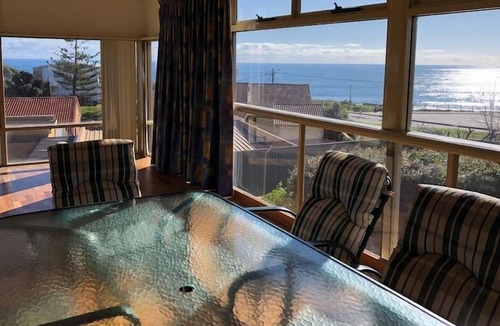 Halls Head House | Blue Bay Beach Getaway