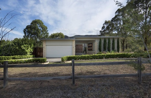 Pokolbin House | Blue Cliff Retreat - Modern Country Home