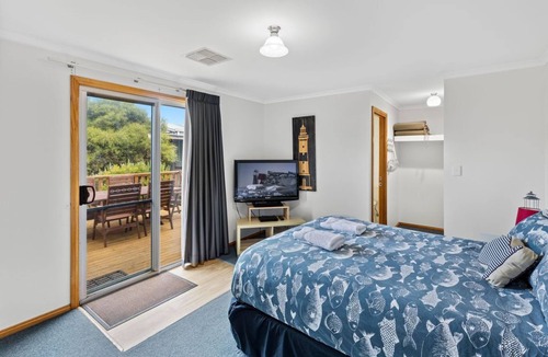 Port Macdonnell House | BLUE FIN part of BLUE FIN HOLIDAY HOMES - PET FRIENDLY & FREE WIF-FI