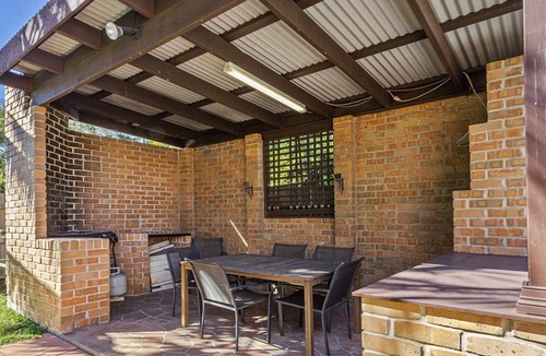 Fingal Bay House | Blue Fish - 41 Boulder Bay Road - Pet Friendly and walk to Fingal Bay Beach