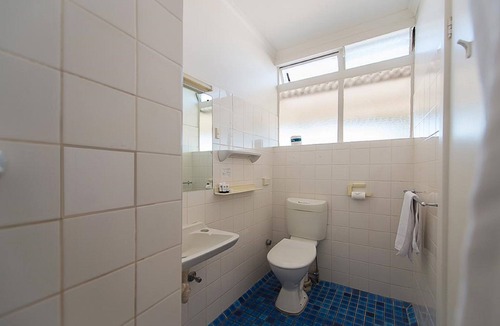 Battery Point Hotel | Blue Hills Motel