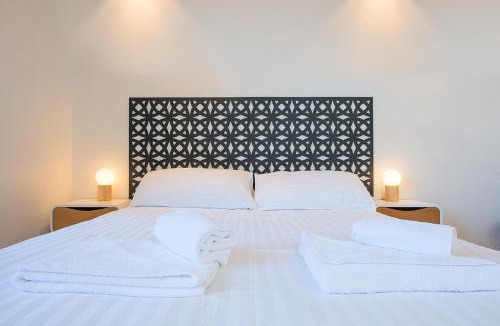 Battery Point Hotel | Blue Hills Motel