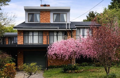 Wentworth Falls House | Blue Mountains charm with Spa!