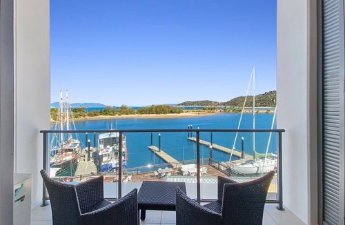 Nelly Bay Apartment | Blue on Blue Studio Room 1362