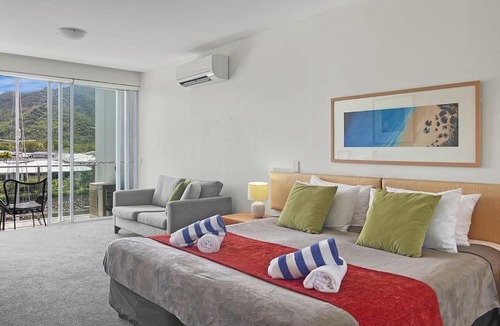 Nelly Bay Hotel | Blue on Blue Studio Room 1352