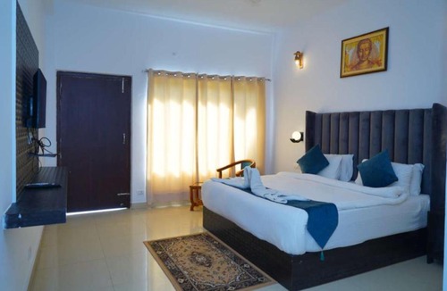 Bail Parao Hotel | Blue River Resort