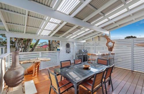 Long Jetty House | Blue Summer House