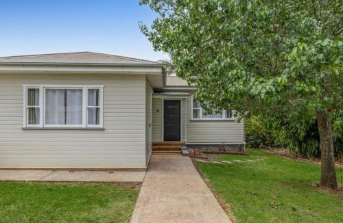Centenary Heights House | Blue View Cottage!