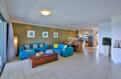 Hamilton Island Apartment | Blue Waters Views