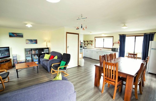Apollo Bay House | Blue Waves - Perfect Getaway For Families/Friends