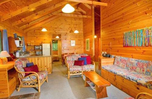 England Creek Cottage | Blue Wren Cottage: Mt Glorious Getaways