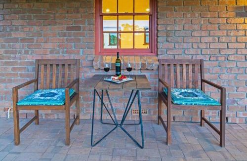 Pages Flat Apartment | Blueberry Farm Cottage
