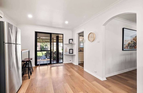 Broadwater House | Bluewater Retreat - Pet-Friendly Coastal Oasis