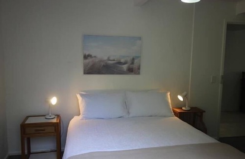 Blueys Beach House | Blueys Cottage - Linen Supplied - Blueys Beach