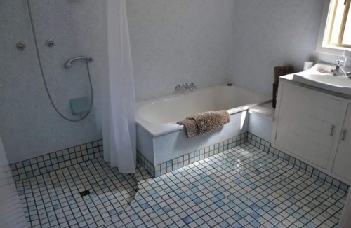 Spencer Park House | Bluff Cottage - authentic 50s with a retro vibe