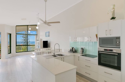 Bilinga Apartment | Boardwalk Pacific 8 - Beachfront Bilinga - Min. 3 Night Stays!