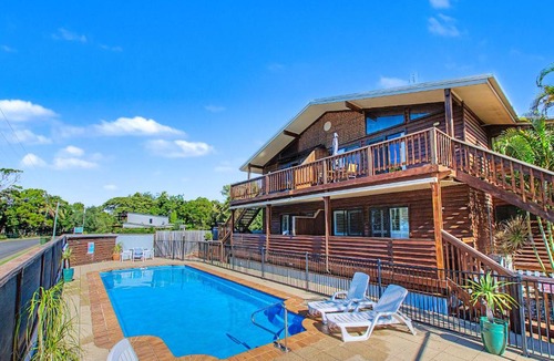 Urangan Resort | Boat Harbour Stays