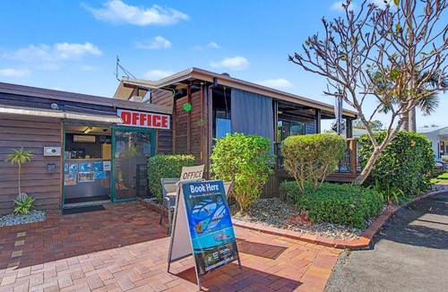 Urangan Resort | Boat Harbour Stays