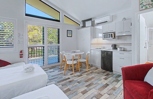 Urangan Hotel | Boat Harbour Stays