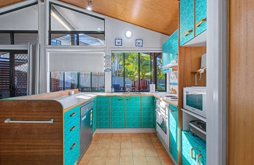 Urangan Hotel | Boat Harbour Stays