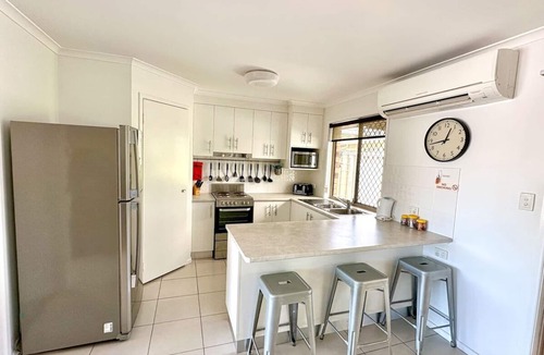 Bellara House | BOATHOUND on the LAKE - lake at rear of property and pet friendly