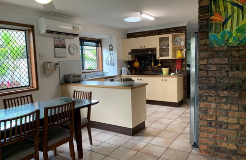 Bongaree House | BOATHOUND BONGAREE On The Canal and Pet Friendly
