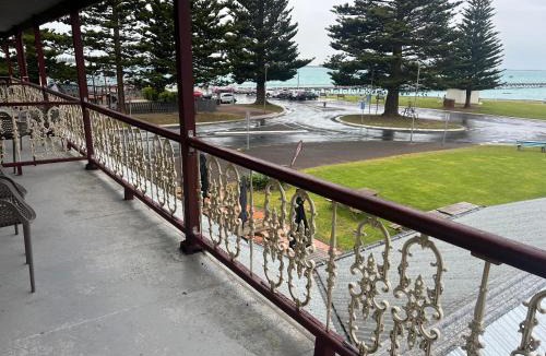 Rivoli Bay Hotel | Bompas At Beachport