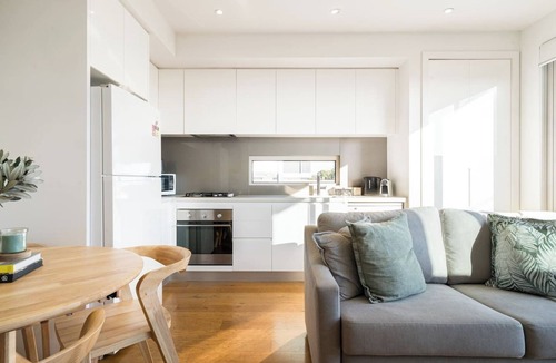 Bonbeach Apartment | Bon Beachfront Haven Cosy Coastal Calm