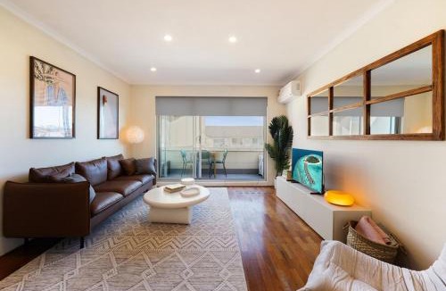 North Bondi Apartment | Bondi 2BR Pool Free Parking 10 Min to Beach