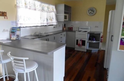Urangan House | Boneanza PET FRIENDLY Holiday House