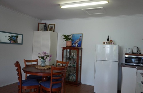 Bongaree Apartment | Bongaree Getaway, Clean Comfy, and Homely.