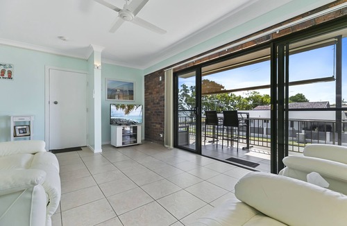 Bongaree Apartment | Bongaree Water Views