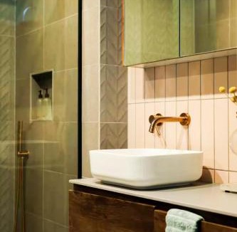 Collingwood Apartment | BONNE SOIREE ON SMITH - Architectural 2Bed Conversion with Parking