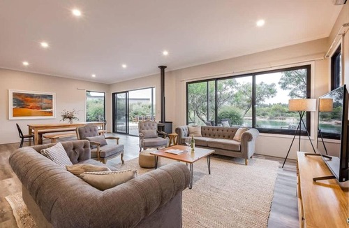 Burnside House | Bonnie - Lakeside Relaxation surrounded by Wineries