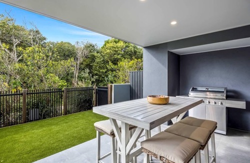 Marcoola House | 'Bonnyview' Elegant 4-Bed Home By the Beach