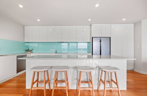 Encounter Bay Villa | BOOK 3, PAY FOR 2 NIGHTS The Bluff Villa 4-121 Franklin Pde Encounter Bay