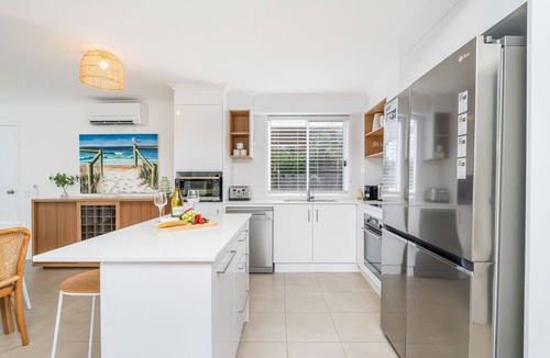 Urangan House | Book now for whale season, Beachfront living