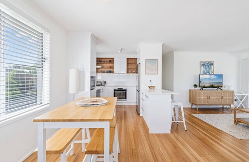 Urangan House | Book now for whale season, Beachfront living
