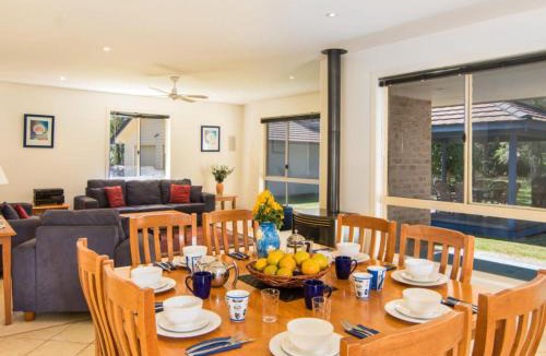 Boomerang Beach House | Boomerang Hideaway - at Tranquil acreage