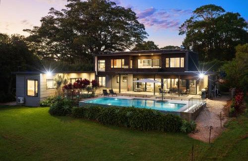 Newrybar House | Born Kraal Luxe Hinterland Escape Pool Firepit Views