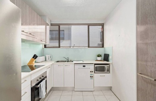 Wollongong CBD Apartment | Bourke Escape Seaside Comfort near Wollongong CBD