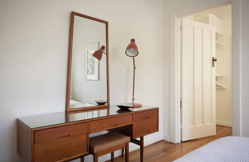 Middle Park Apartment | Boutique Art Deco Apt+Beach, Park, Shops, Cafes F1