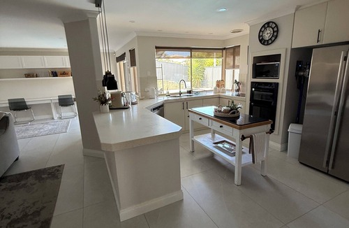 Iluka House | Boutique Beach House Sleeps 10
