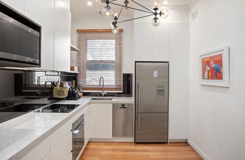 Armadale North Apartment | Boutique Stays - Cherrybombe