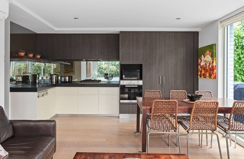 Elwood Apartment | BOUTIQUE STAYS - Lalique